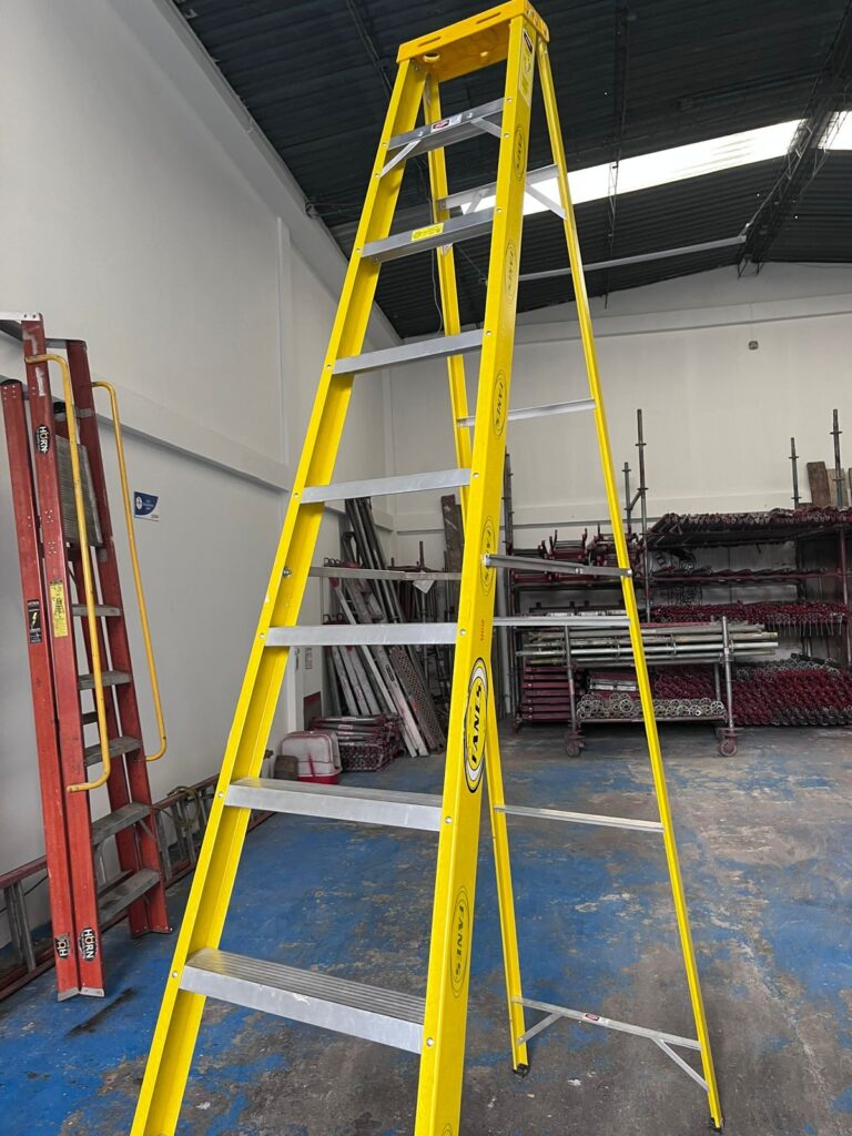 Inspección de escaleras de tijera en Bogotá